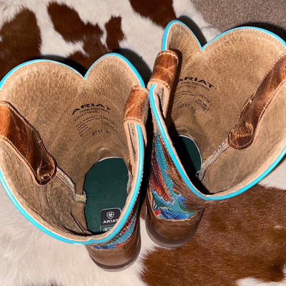 Ariat floral square toe boots - Picture 3 of 8